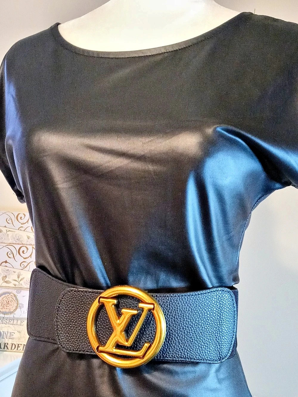 LV Circle  Belt Black Belt Gold-Tone Buckle
